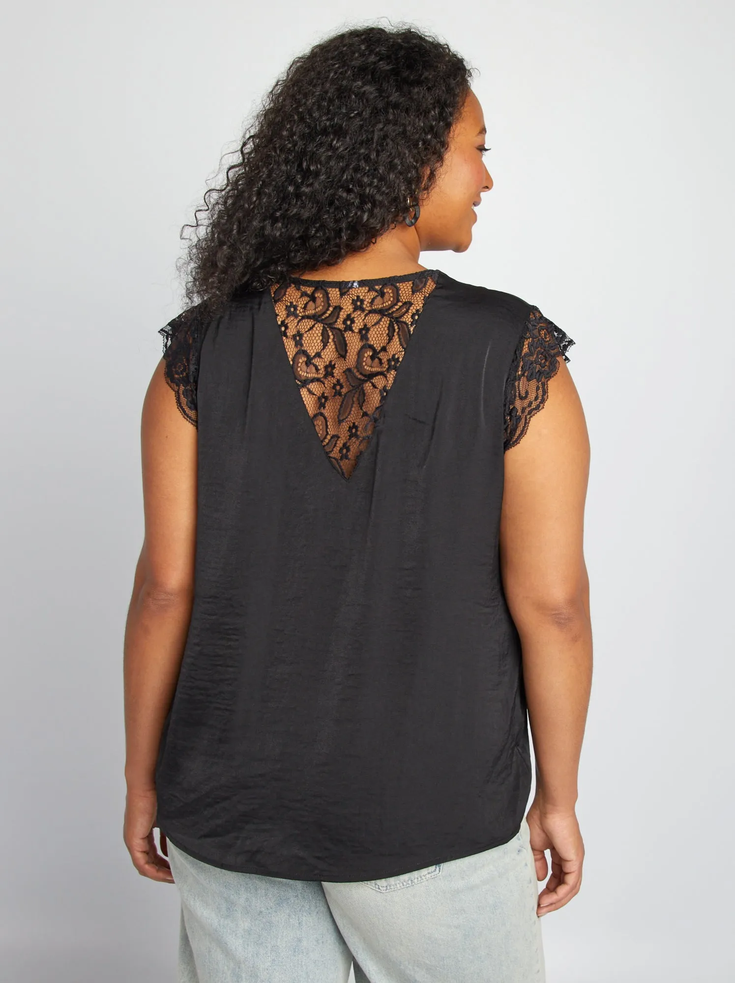 Blusa scollo a V con pizzo - nero