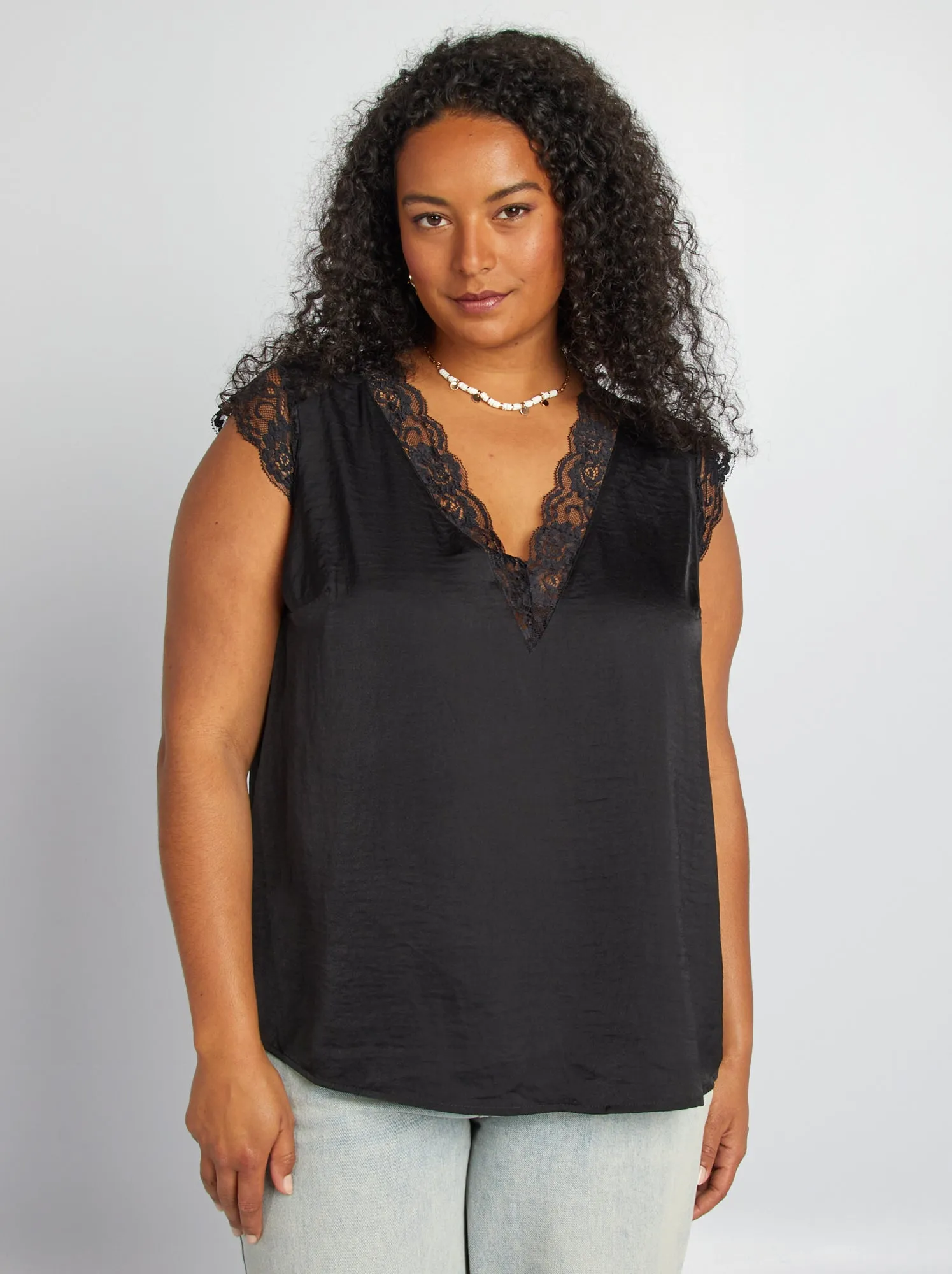 Blusa scollo a V con pizzo - nero