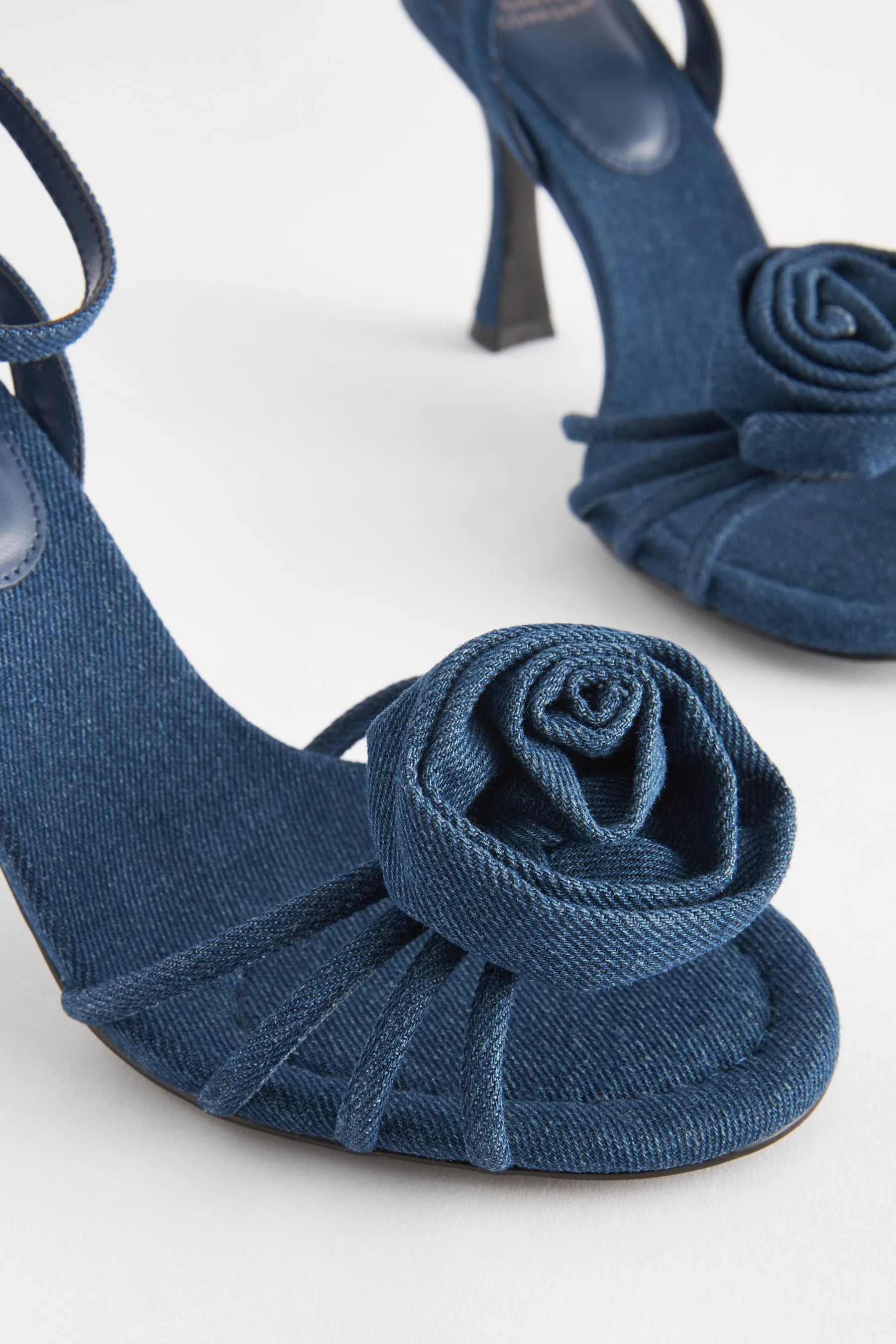 Forever Comfort® - Sandali con tacco e fiore