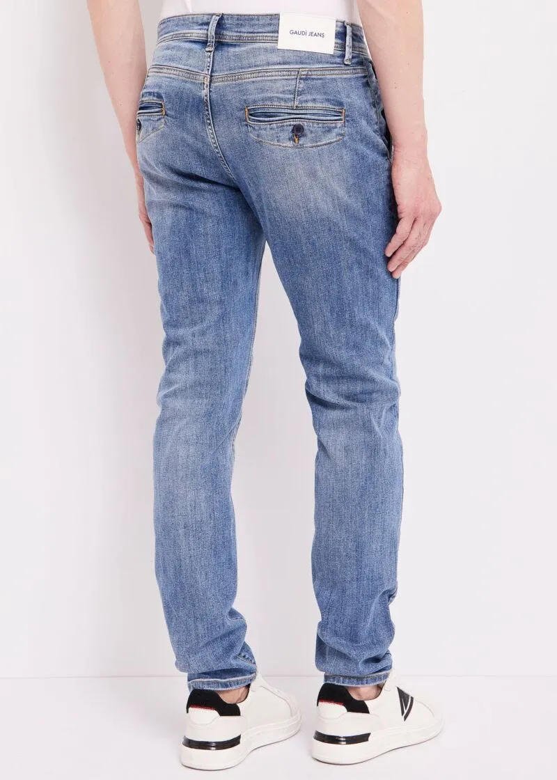 Jeans chino con ricami